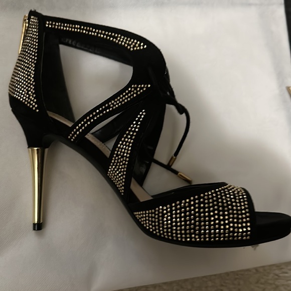 Size 8 Guess glamour heels - Picture 4 of 8